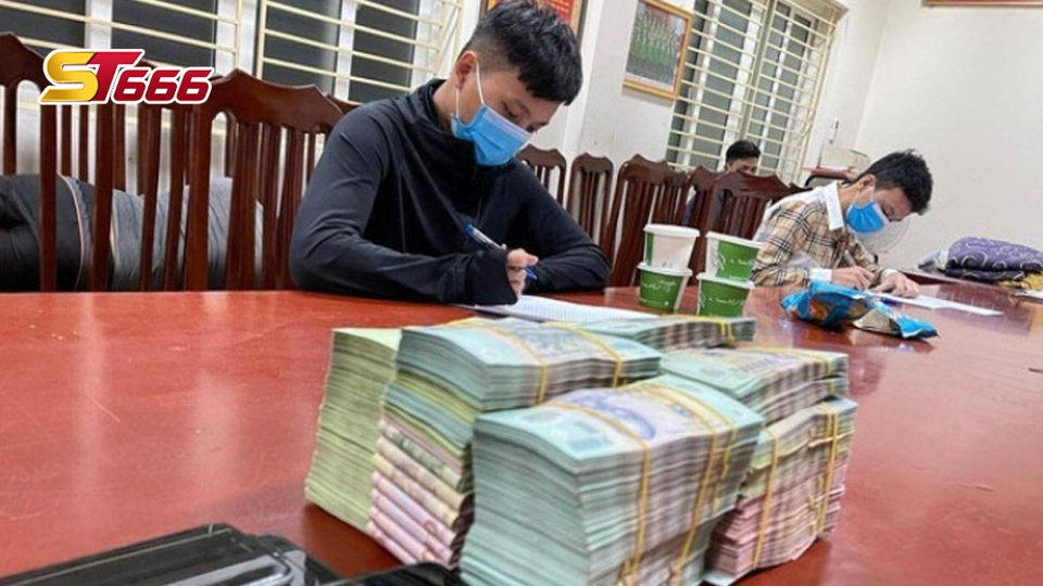 Hình ảnh bắt giữ nhóm đối tượng tổ chức đánh bài nghìn tỷ 